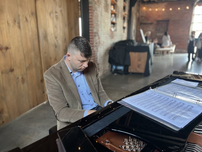 Gallery photo 2 of Daniel Hicks - Pianist for all Occasions