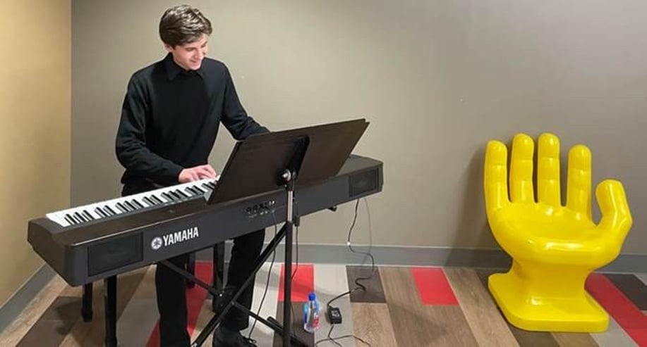 Gallery photo 1 of Daniel Mies Nass; pianist