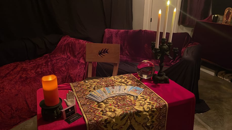 Gallery photo 1 of Fairuz the Fortune Teller