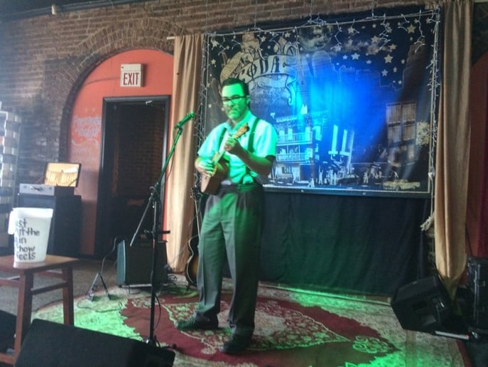 Gallery photo 1 of Danny Fowler - Swing Ukulele