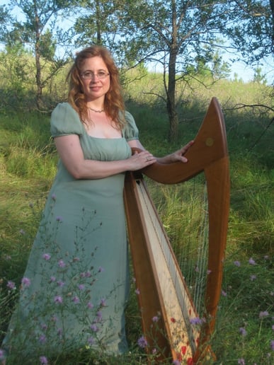Gallery photo 4 of Darcy Bell-Myers Celtic Harpist & Singer