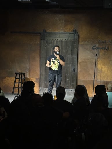 Gallery photo 7 of Darius Foggy comedy