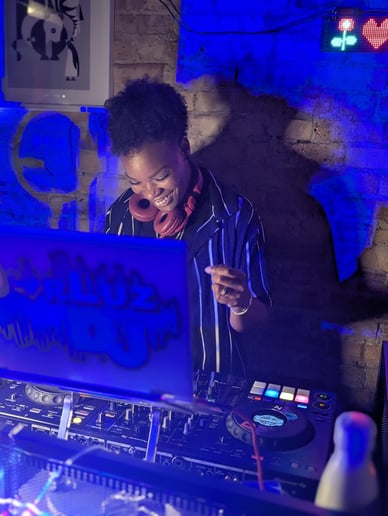 Gallery photo 7 of DarLuz the DJ and Friends