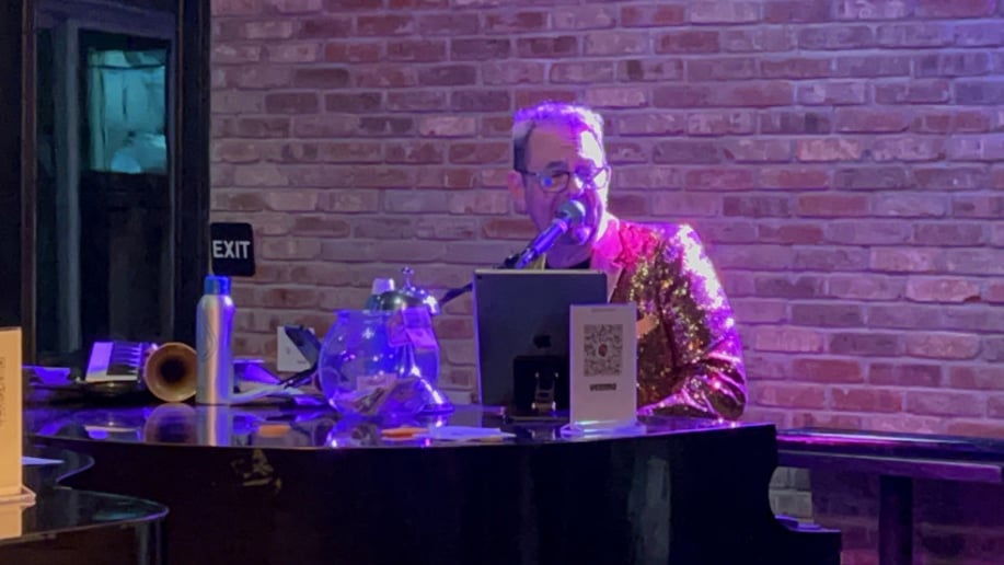Gallery photo 1 of Dave Coldren - Piano and Vocals