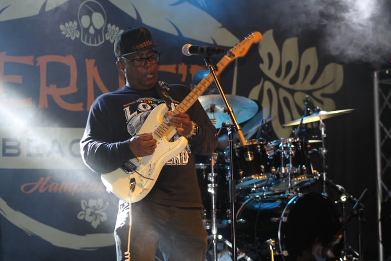 Gallery photo 32 of Dave Macklin Band
