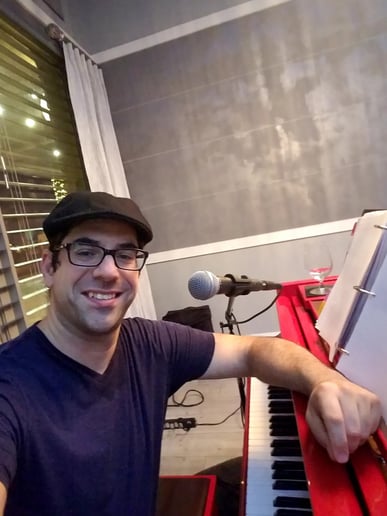 Gallery photo 1 of Dave The Piano Man