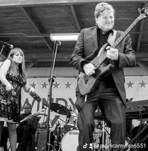 Gallery photo 40 of Dave Weld And The Imperial Flames