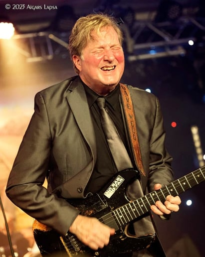 Gallery photo 26 of Dave Weld And The Imperial Flames