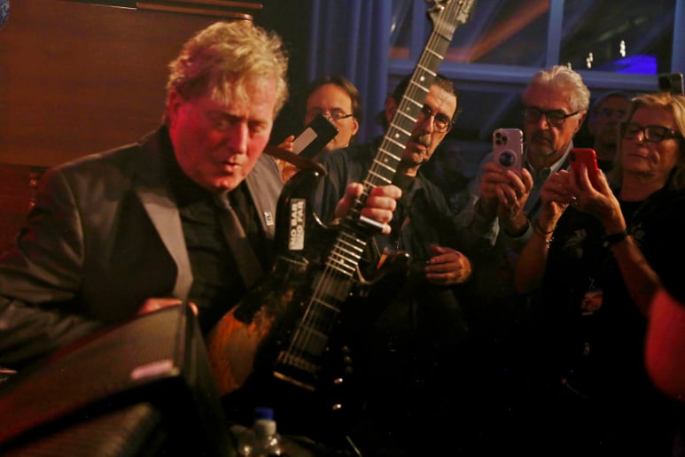 Gallery photo 27 of Dave Weld And The Imperial Flames