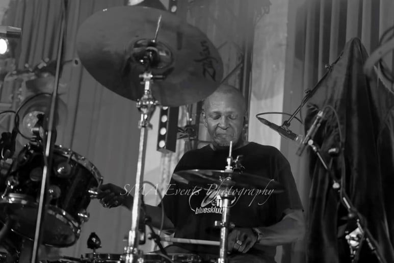 Gallery photo 32 of Dave Weld And The Imperial Flames