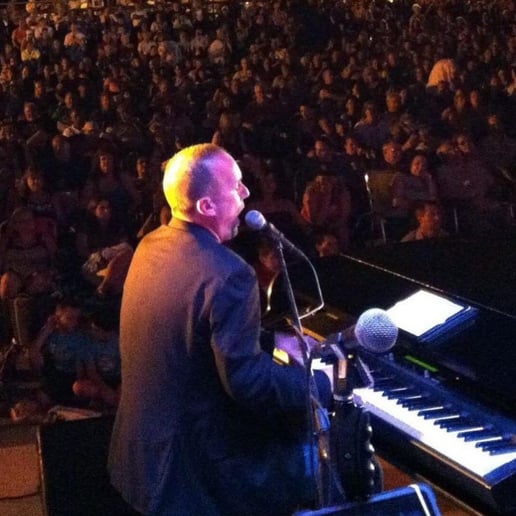 Gallery photo 4 of DAVID CLARK performs BILLY JOEL