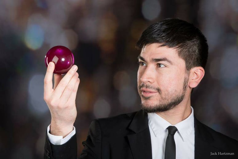 Gallery photo 1 of David Em Close-up Magician