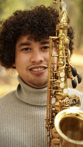 Gallery photo 2 of David Gomez – Saxophonist & Pianist