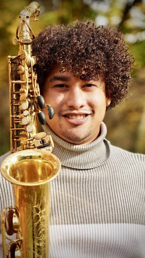 Gallery photo 4 of David Gomez – Saxophonist & Pianist