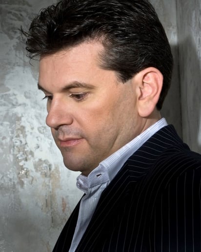 Gallery photo 5 of David Howarth - The Piano Showman