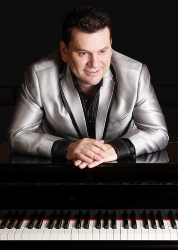 Gallery photo 7 of David Howarth - The Piano Showman