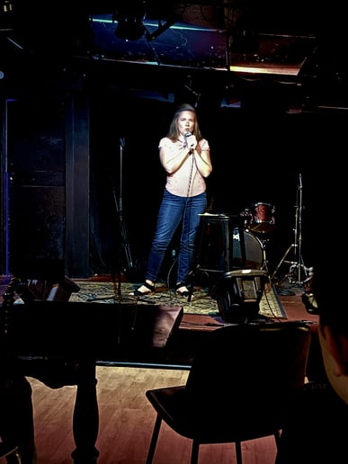 Gallery photo 1 of Davina Marie speaks, jokes, writes