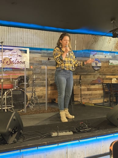 Gallery photo 4 of Davina Marie speaks, jokes, writes