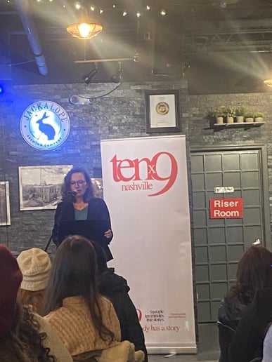 Gallery photo 9 of Davina Marie speaks, jokes, writes