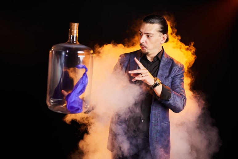 Gallery photo 1 of Davit Ro • Miami Magician