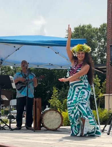 Gallery photo 9 of Dawn Mahealani Douglas and Mahealani's Polynesian Entertainment