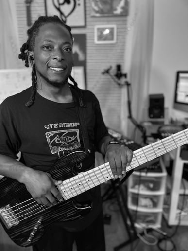 Gallery photo 4 of Dbass