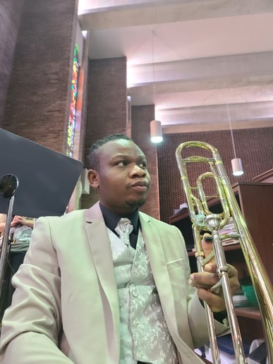 Gallery photo 5 of De Singing Trombonist
