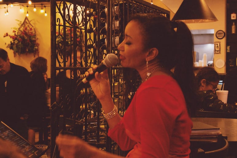 Gallery photo 9 of Deanna L. Giron The Vintage Songstress