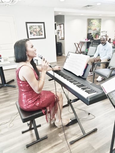 Gallery photo 6 of Deanna L. Giron The Vintage Songstress