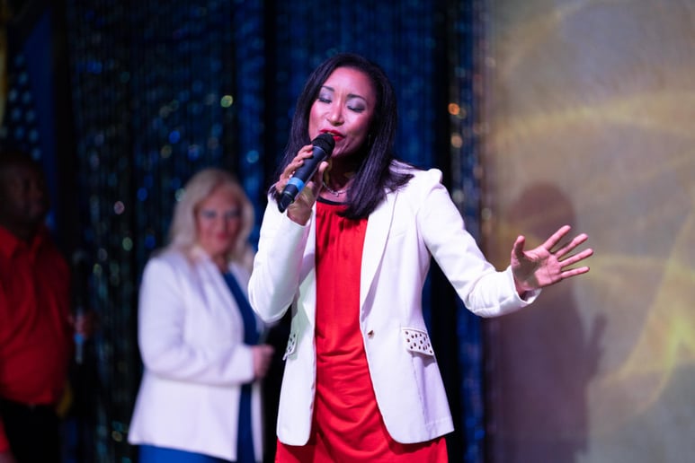 Gallery photo 3 of Deanna L. Giron & The Velvet Vibe