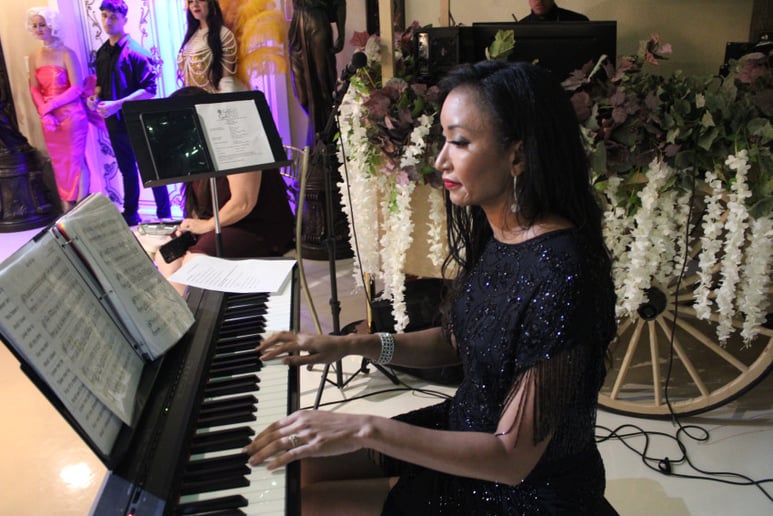 Gallery photo 5 of Deanna L. Giron & The Velvet Vibe