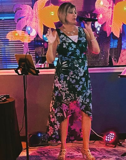 Gallery photo 2 of Debi Guthery Entertainment
