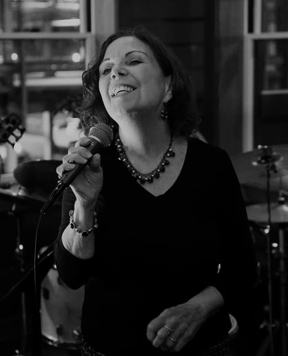 Gallery photo 1 of Deborah Paiva