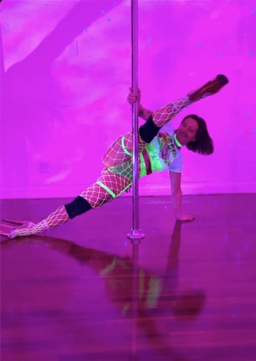 Gallery photo 6 of Dee Darlin