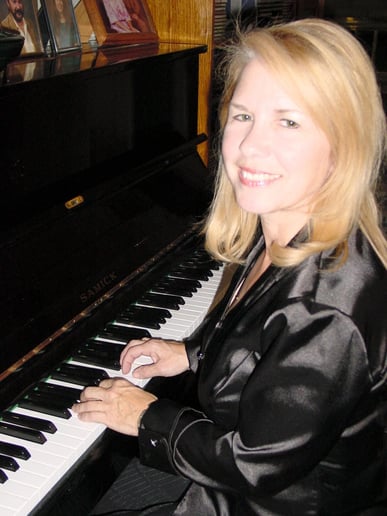 Gallery photo 3 of Dee Fleming, vocalist, guitarist, pianist