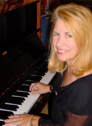 Gallery photo 4 of Dee Fleming, vocalist, guitarist, pianist