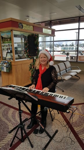 Gallery photo 9 of Dee Fleming, vocalist, guitarist, pianist