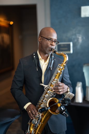 Gallery photo 3 of Deesaxplayer