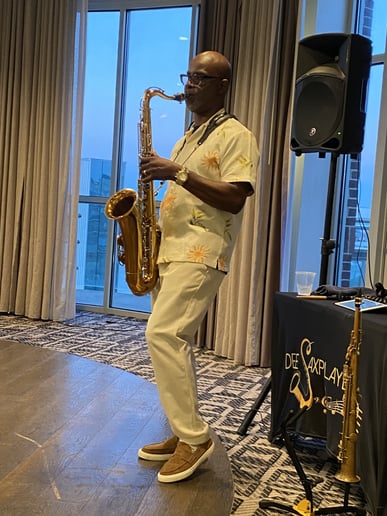 Gallery photo 6 of Deesaxplayer