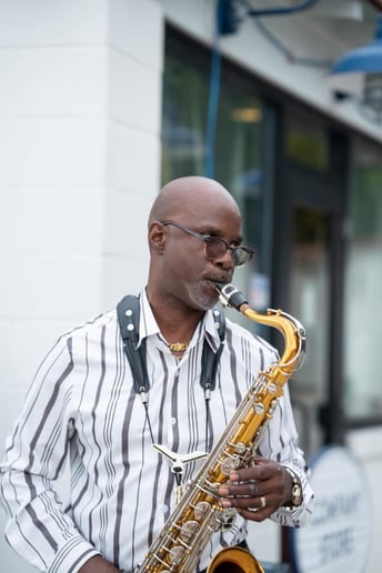 Gallery photo 7 of Deesaxplayer
