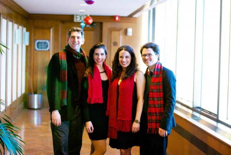 Gallery photo 4 of Manhattan Holiday Carolers