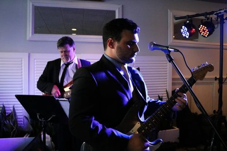 Gallery photo 5 of Del's Groove