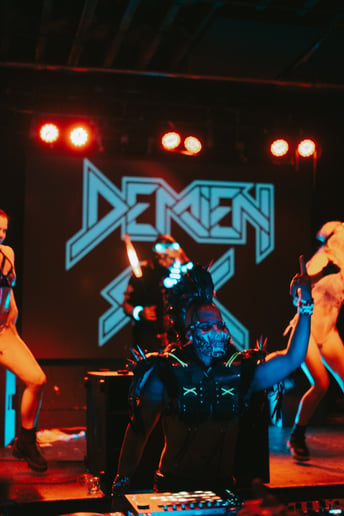 Gallery photo 1 of Demien Sixx