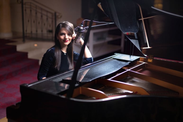 Gallery photo 1 of Denisa Grecu
