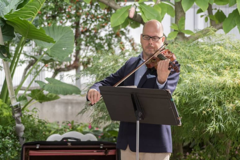 Gallery photo 4 of Adam Mikitzel Violinist