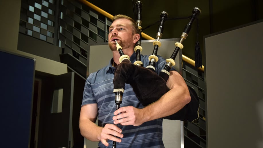 Gallery photo 9 of Derek Midgley Bagpiper