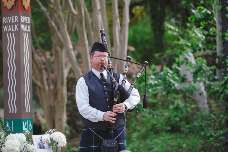 Gallery photo 2 of Derek Young, Bagpiper
