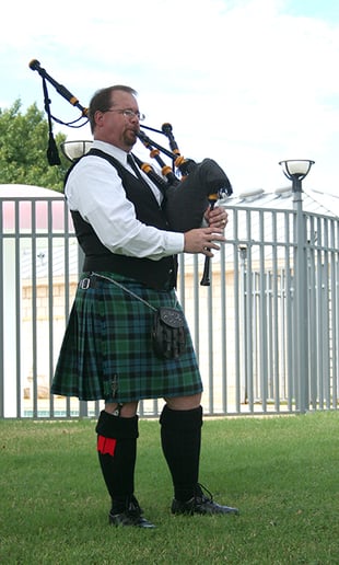 Gallery photo 4 of Derek Young, Bagpiper