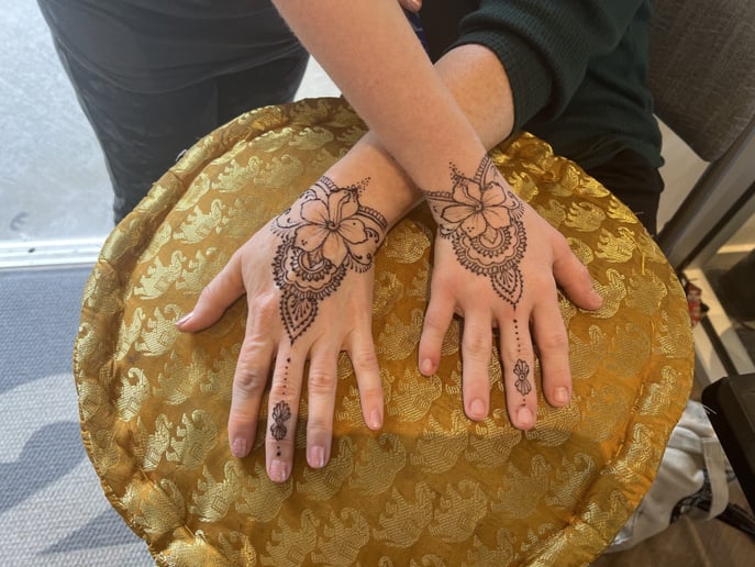 Gallery photo 1 of Desert Flower Henna