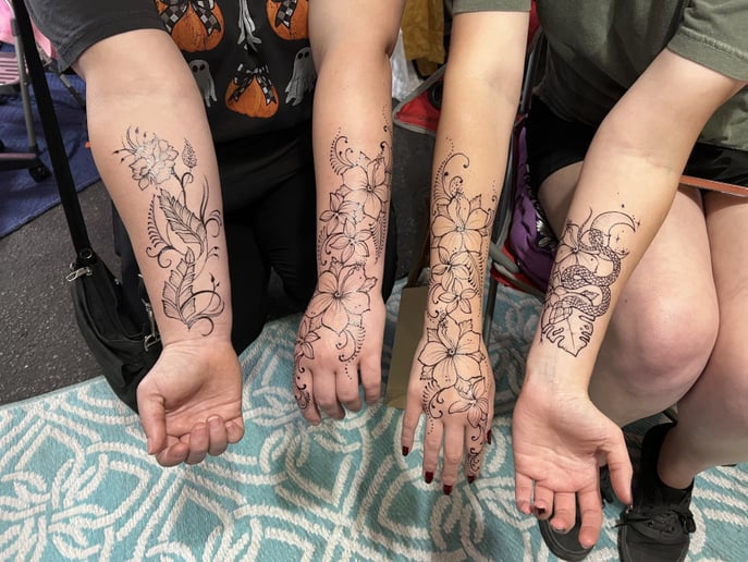 Gallery photo 3 of Desert Flower Henna